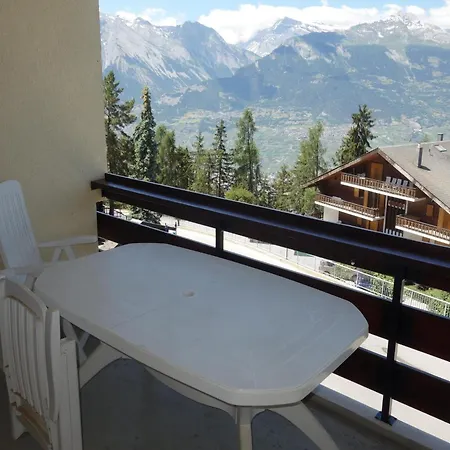 Centrally-located In Veysonnaz