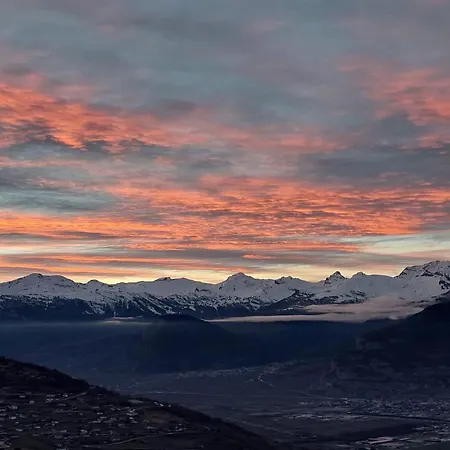 Centrally-located In Veysonnaz